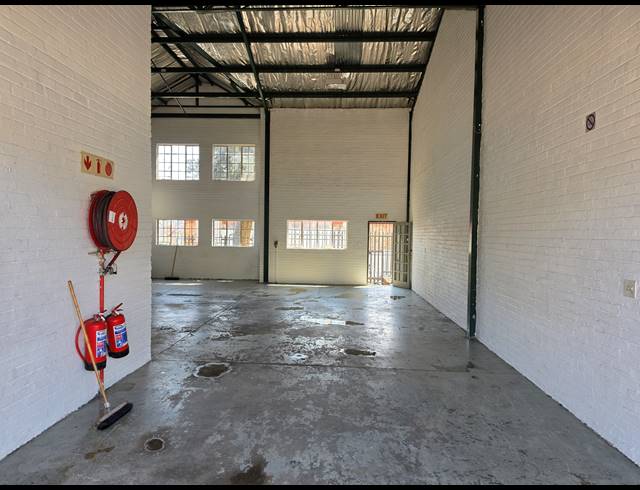 147M² MINI FACTORY TO LET IN KYA SANDS